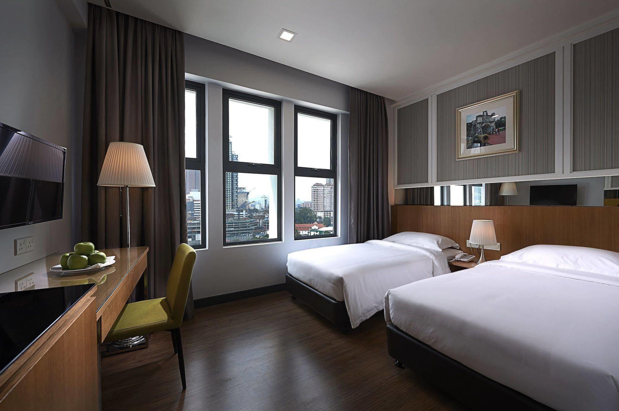 Transit Hotel 3*